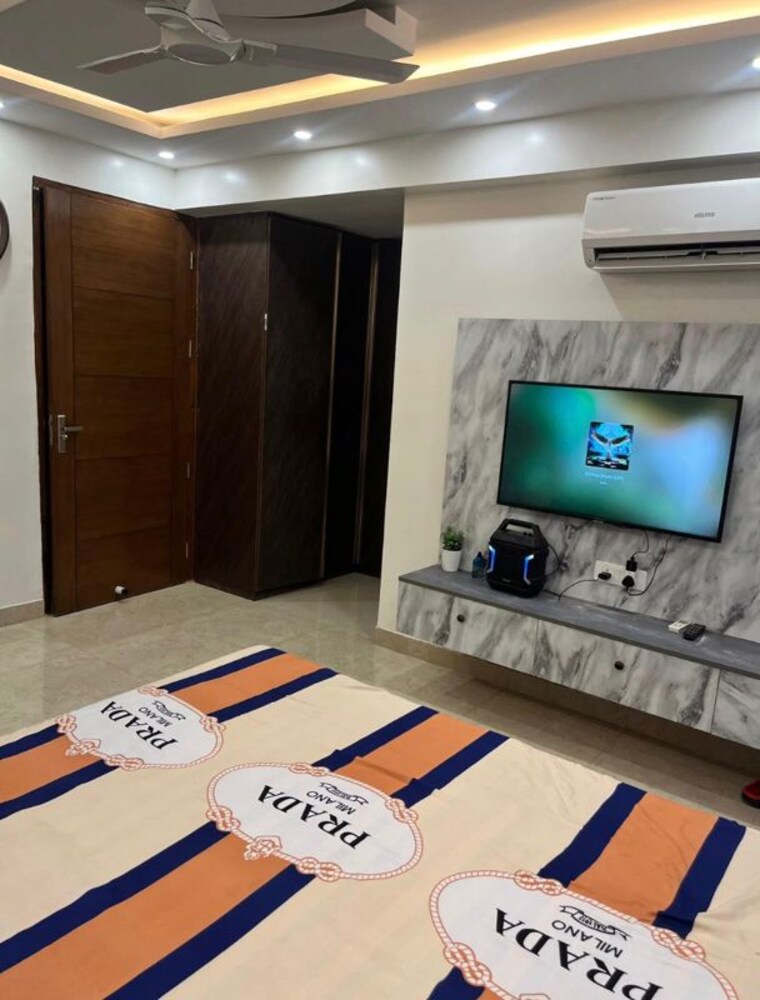 Bedroom, hong-kong-bazaar 3 Bedroom 240 Sq.Yd. Builder Floor In Sector 57 Gurgaon 10659673
