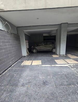 Parking in 3 BHK Builder Floor at Hong Kong Bazaar, Sector 57 – for Sale