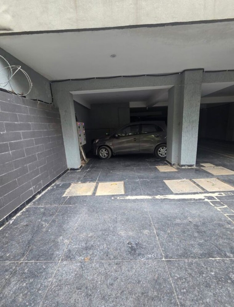  Parking, hong-kong-bazaar 3 Bedroom 240 Sq.Yd. Builder Floor In Sector 57 Gurgaon 10659673