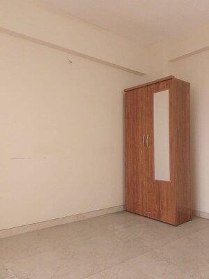 Room in 2 BHK Apartment at Signature Orchard Avenue 2, Sector 93 – for Rent