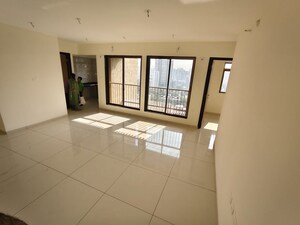 Room in 2.5 BHK Apartment at Chandak 34 Park Estate, Goregaon West – for Rent