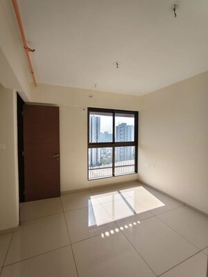 Room in 2.5 BHK Apartment at Chandak 34 Park Estate, Goregaon West – for Rent