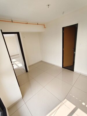 Room in 2.5 BHK Apartment at Chandak 34 Park Estate, Goregaon West – for Rent