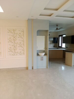 Room in 3 BHK Apartment at Auric City Homes, Sector 82 – for Rent