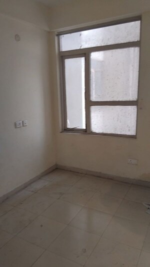 Room in 3 BHK Apartment at Auric City Homes, Sector 82 – for Rent