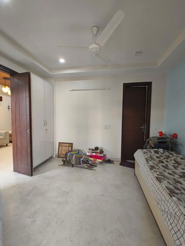 Bedroom, chittaranjan park 3 Bedroom 160 Sq.Yd. Builder Floor In Chittaranjan Park Delhi 10659797