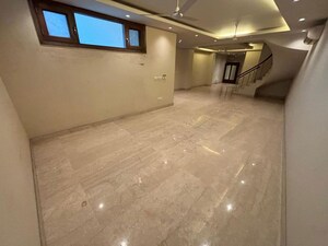 Parking in 4 BHK Builder Floor at Panchsheel Park – for Sale