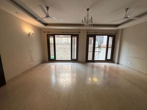 Room in 4 BHK Builder Floor at Panchsheel Park – for Sale