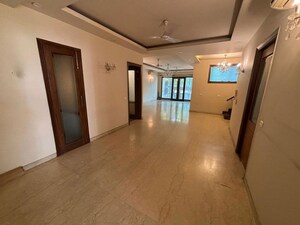 Room in 4 BHK Builder Floor at Panchsheel Park – for Sale