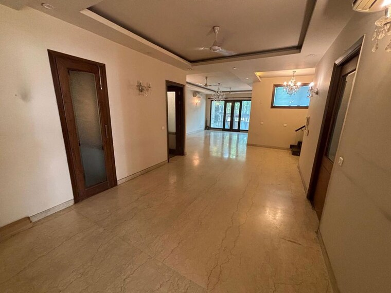 Room, panchsheel park 4 Bedroom 500 Sq.Yd. Builder Floor In Panchsheel Park Delhi 10659855