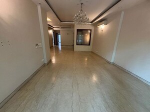Room in 4 BHK Builder Floor at Panchsheel Park – for Sale