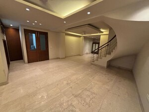 Room in 4 BHK Builder Floor at Panchsheel Park – for Sale