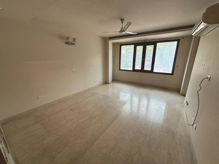 Room, panchsheel park 4 Bedroom 500 Sq.Yd. Builder Floor In Panchsheel Park Delhi 10659855