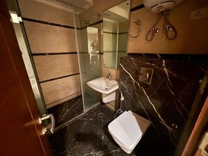 Team Area in 4 BHK Builder Floor at Panchsheel Park – for Sale