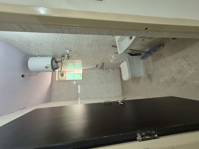 Bathroom, mayur vihar 1.5 Bedroom 750 Sq.Ft. Apartment In Mayur Vihar Delhi 10659887