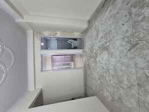Room in 2.5 BHK Builder Floor at Mayur Vihar – for Rent