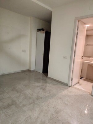 Room in 3 BHK Apartment at Hiranandani Estate Carlton, Ghodbunder Road – for Rent