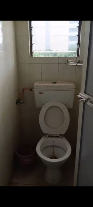 Bathroom in 1 BHK Apartment at Tilak Nagar – for Rent