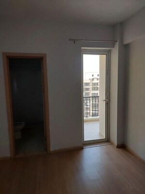 Room in 4 BHK Apartment at DLF New Town Heights I, Sector 90 – for Rent