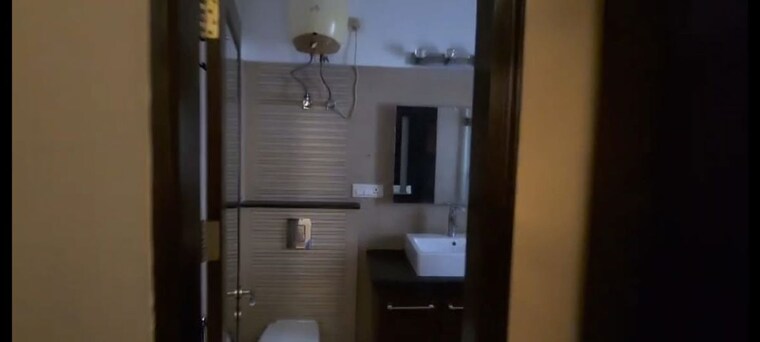 Bathroom, greater kailash ii 4 Bedroom 400 Sq.Ft. Builder Floor In Greater Kailash ii Delhi 10659947