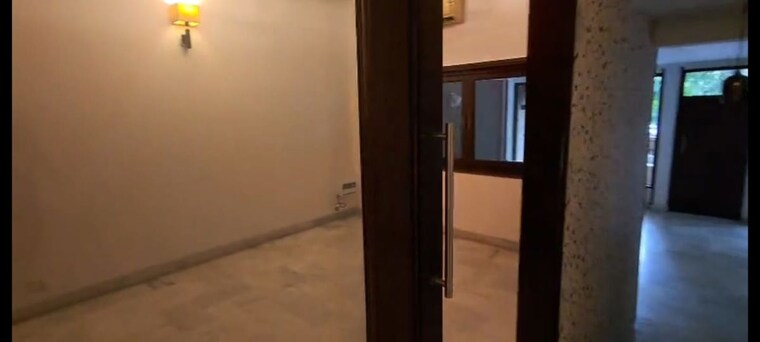 Room, greater kailash ii 4 Bedroom 400 Sq.Ft. Builder Floor In Greater Kailash ii Delhi 10659947