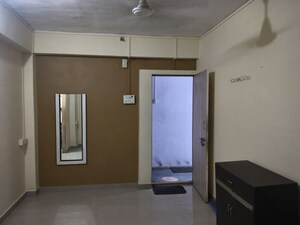 Room in 1 BHK Apartment at Juhu Taj CHS, Vile Parle West – for Rent