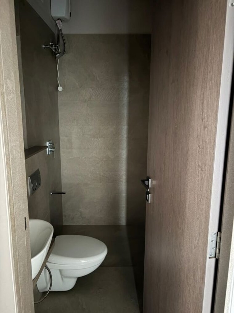 Bathroom, cllaro-urban-grandeur 2 Bedroom 714 Sq.Ft. Apartment In Mira Road Thane 10659954