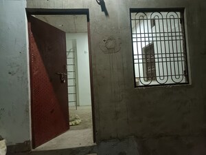 1 RK Independent House – Entrance View at Yusufpur - for Rent