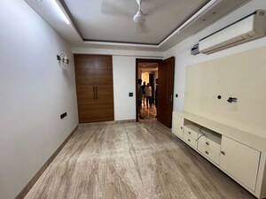 Room in 3 BHK Builder Floor at Shivalik Colony – for Rent