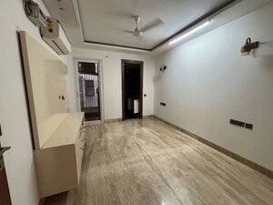 Room in 3 BHK Builder Floor at Shivalik Colony – for Rent