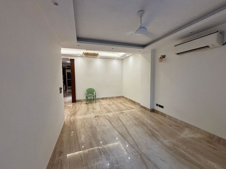 Bedroom, shivalik colony 3 Bedroom 200 Sq.Yd. Builder Floor In Shivalik Colony Delhi 10660192