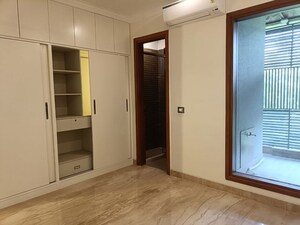 Room in 3 BHK Builder Floor at Hemkunt Colony – for Rent