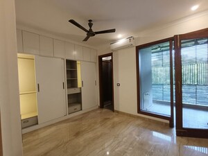 Room in 3 BHK Builder Floor at Hemkunt Colony – for Rent