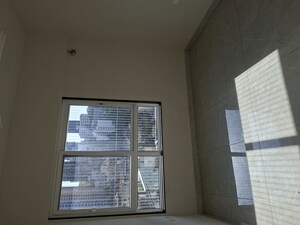 Room in 2 BHK Apartment at Shreepati Skies, Tardeo – for Sale