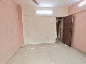 1 BHK Apartment For Rent in Golders Green CHS, Borivali West