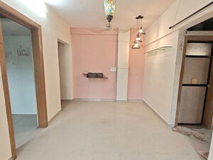 Room in 1 BHK Apartment at Golders Green CHS, Borivali West – for Rent