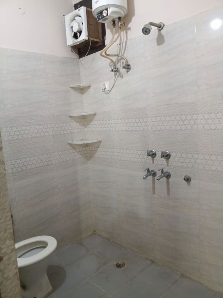 Bathroom, sector 55 1 Bedroom 700 Sq.Ft. Builder Floor In Sector 55 Gurgaon 10660247