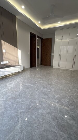 Room in  Builder Floor at Palam Vihar – for Rent