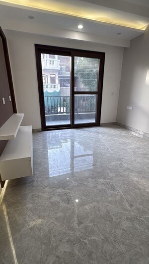 Room in  Builder Floor at Palam Vihar – for Rent