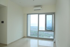 Room in 2 BHK Apartment at Piramal Aranya, Byculla – for Rent
