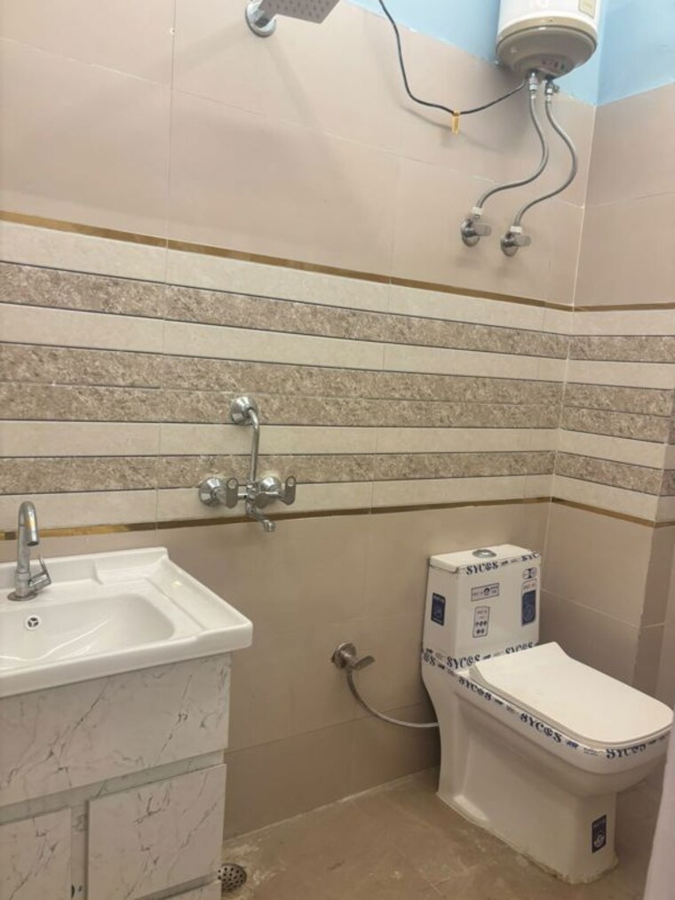 Kitchen, palam vihar  180 Sq.Yd. Builder Floor In Palam Vihar Gurgaon 10660265
