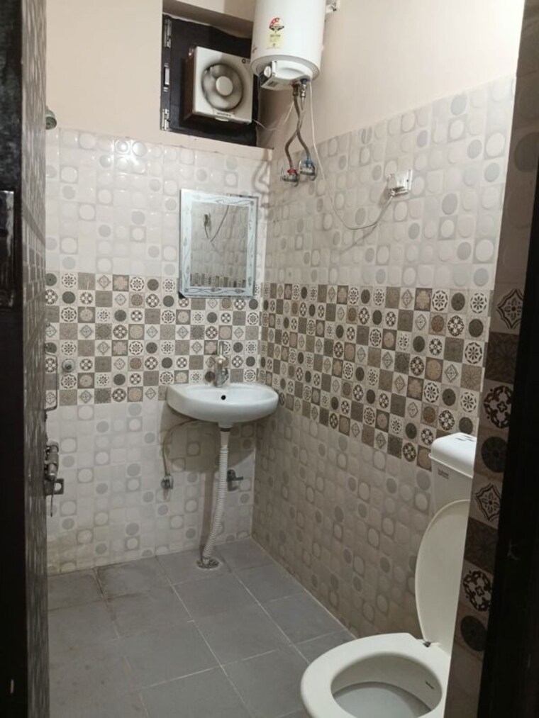 Bathroom, sector 57 1 Bedroom 700 Sq.Ft. Builder Floor In Sector 57 Gurgaon 10660287