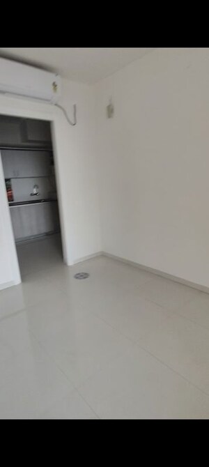 Room in 2 BHK Apartment at House of Hiranandani Devanahalli, Devanahalli – for Rent