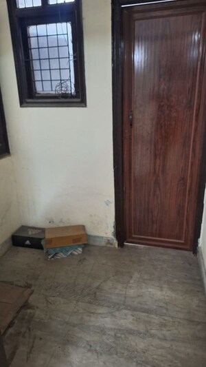 Room in 1 BHK Builder Floor at Vaishali Sector 5 – for Sale