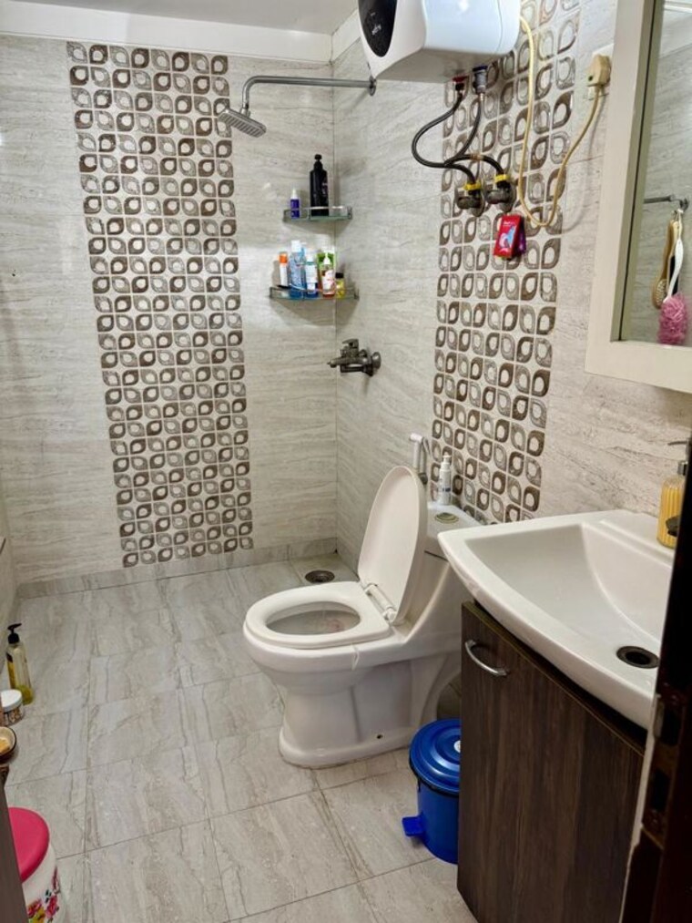 Bathroom, antriksh-golf-view 3.5 Bedroom 1640 Sq.Ft. Apartment In Sector 78 Noida 10660310