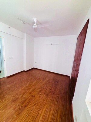 Room in 3 BHK Apartment at Amrapali Terrace Homes, Tech Zone 4 Greater Noida – for Sale