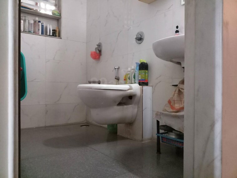 Bathroom, chembur  700 Sq.Ft. Apartment In Chembur Mumbai 10660327