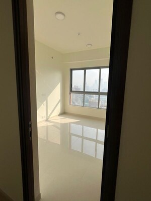 Room in 3 BHK Apartment at Kalpataru Vienta, Kandivali East – for Rent