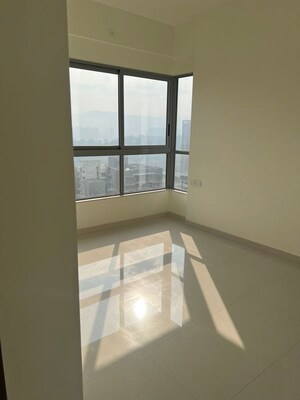 Room in 3 BHK Apartment at Kalpataru Vienta, Kandivali East – for Rent