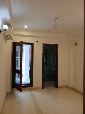 Room in 3 BHK Builder Floor at Sarvapriya Vihar – for Rent